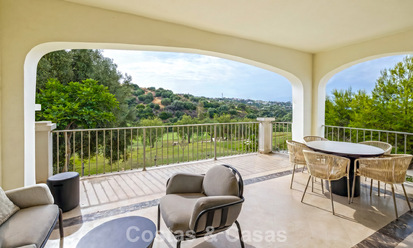 Maisons mitoyennes prêtes à habiter avec une architecture méditerranéenne en première ligne de golf à Estepona 806878